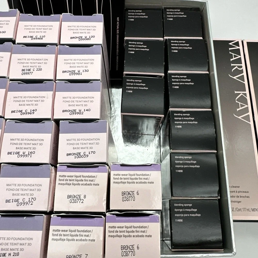 MaryKay Timewise 3D Matte & Luminous, sponges, blending brush and cleaner lot 36